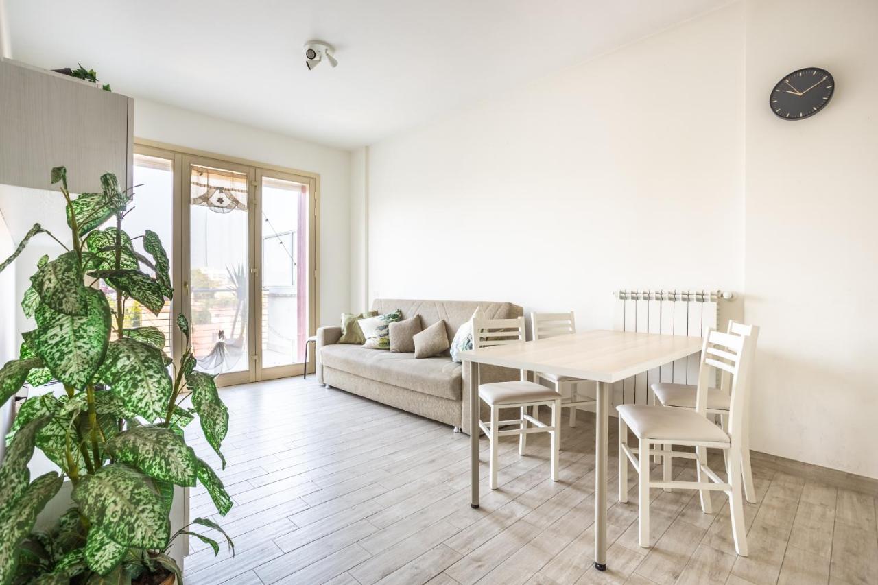 Ferienwohnung Urban Retreat -Private Parking+Terrace Rom Exterior foto
