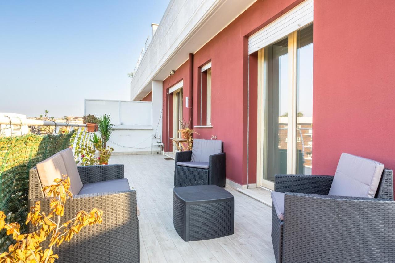 Ferienwohnung Urban Retreat -Private Parking+Terrace Rom Exterior foto