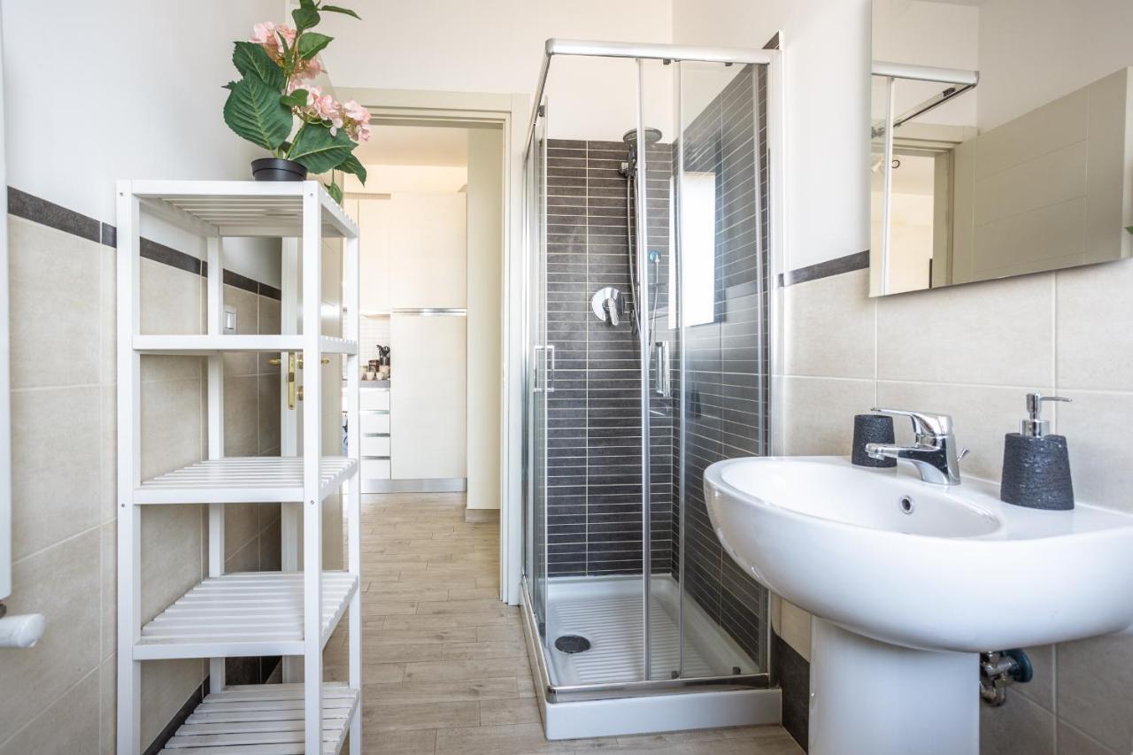 Ferienwohnung Urban Retreat -Private Parking+Terrace Rom Exterior foto